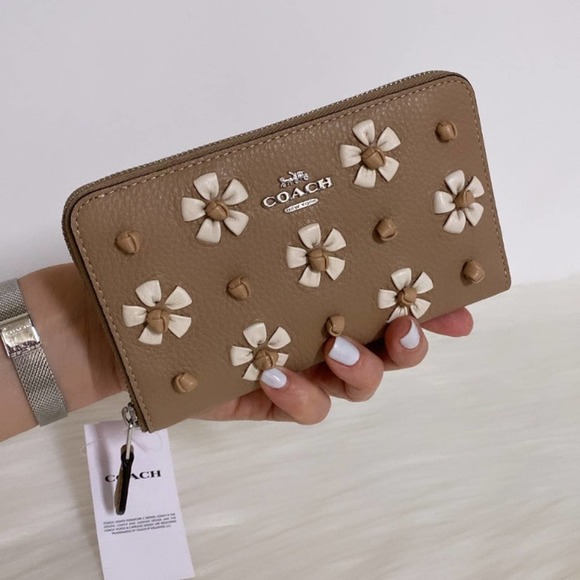 Coach Handbags - New Coach Medium Id Zip Wallet With Floral Whipstitch/ Pebble Leather / Taupe